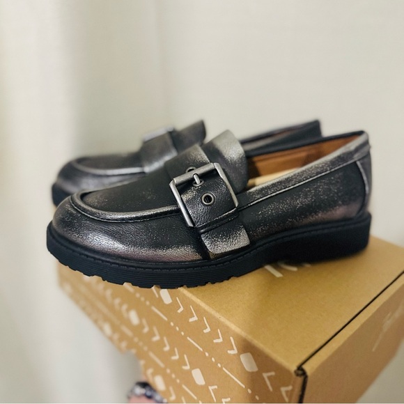 Zodiac Women's Black Renee Loafer Silver Black 7 - Picture 2 of 9